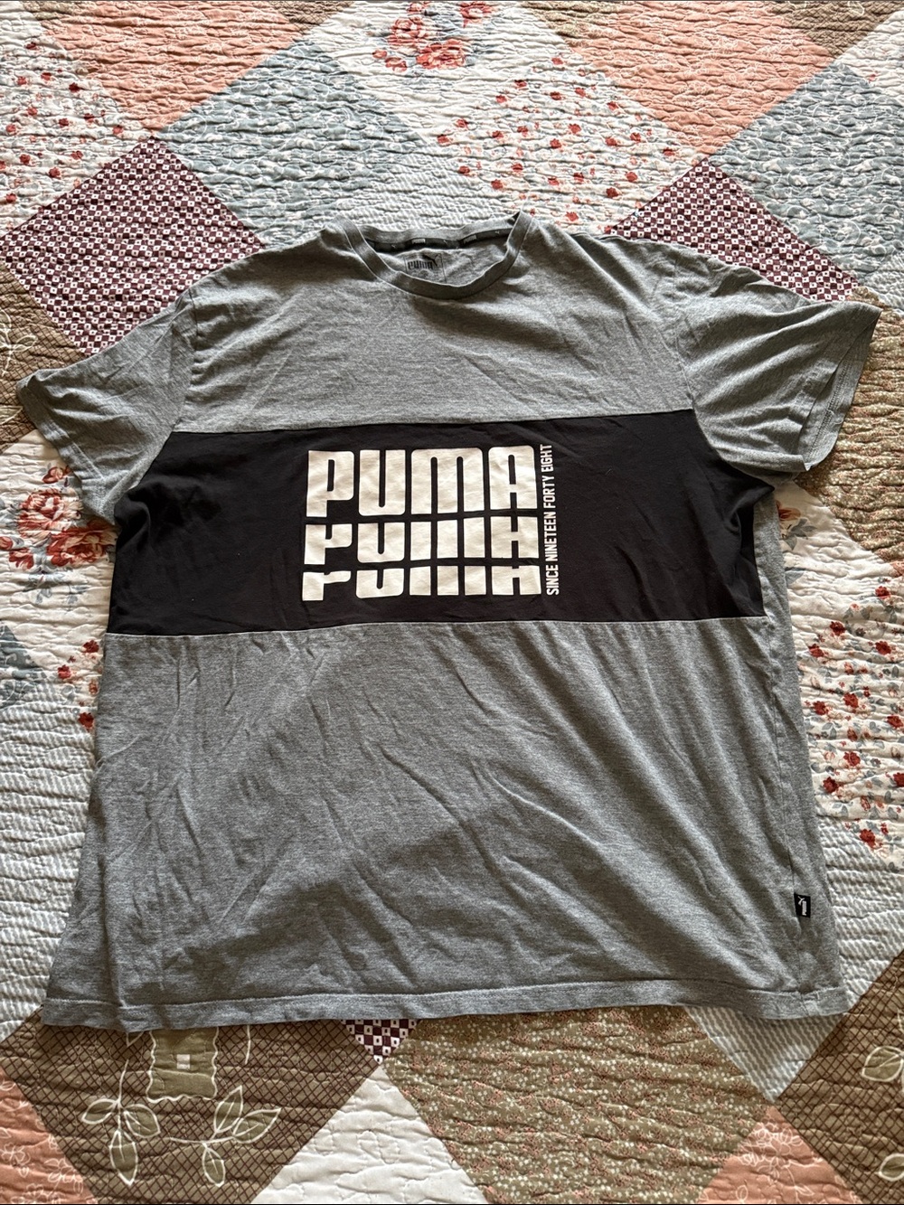 PUMA women’s Gray and Black Logo Tee size XXl